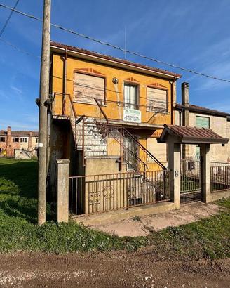 CASA SEMINDIPENDENTE A STANGHELLA