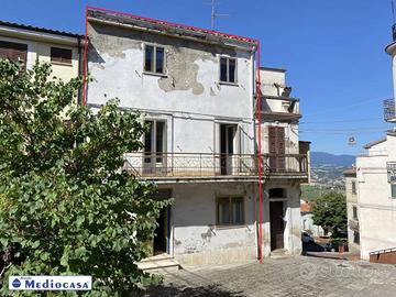 Casa indipendente di 210 m² con più di 5 locali a 