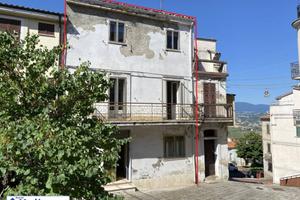 Casa indipendente di 210 m² con più di 5 locali a 