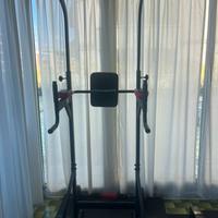 Fitness torretta addominali e trazioni