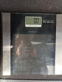 bilancia pesapersone EXZACT nera in vetro