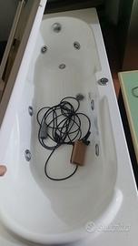 Vasca idromassaggio da bagno con getti 