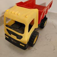 Camion giocattolo 