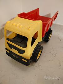 Camion giocattolo 