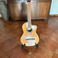 Chitarra classica amplificata