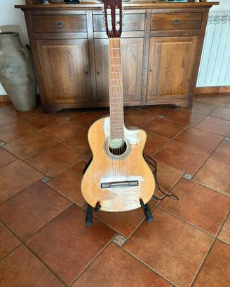 Chitarra classica amplificata