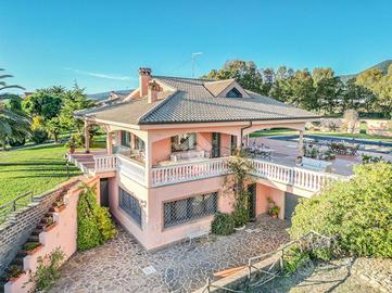 VILLA SINGOLA A CERVETERI