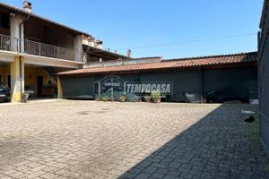 CASALE SU TRE LIVELLI E ARIA ESTERNA IDEALE PER RE