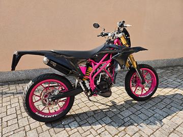 Valenti Suzuky 50 cc NERO/ FUCSIA N01 50 LOW