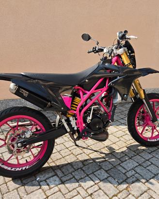Valenti Suzuky 50 cc NERO/ FUCSIA N01 50 LOW
