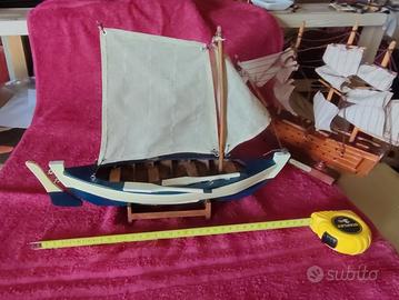 Barca a vela in legno e cotone, 35cm