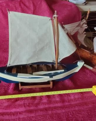 Barca a vela in legno e cotone, 35cm