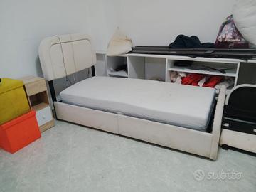 2 letti con cassettoni