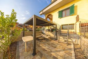 VILLA A SCHIERA A GUIDONIA MONTECELIO
