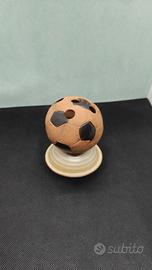 Portapenne a forma di pallone da calcio