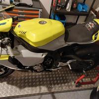 Moto pronta pista