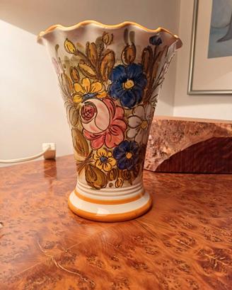 Vaso in ceramica artistica con disegno floreale