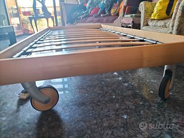 Letto singolo con rete ortopedica e ruote gommate