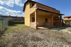 VILLA A SCHIERA A MONTECASTRILLI