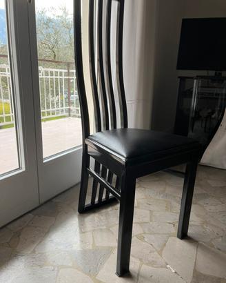 Sedie in legno smaltato e seduta in pelle