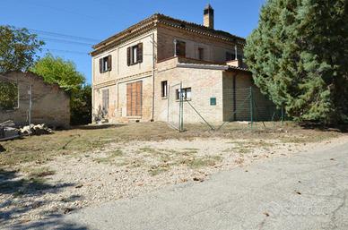 RUSTICO A COLLECORVINO