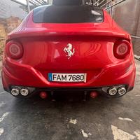 Macchina Ferrari per bambini