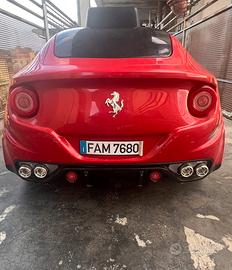 Macchina Ferrari per bambini