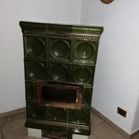 stufa a legna in ceramica verde usata ma perfettam