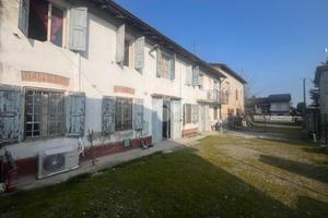 CASA SEMINDIPENDENTE A CASTELNOVO DI SOTTO