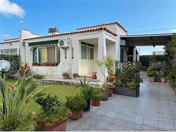 Fontane Bianche villa in residence