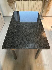 Tavolo con piano in granito