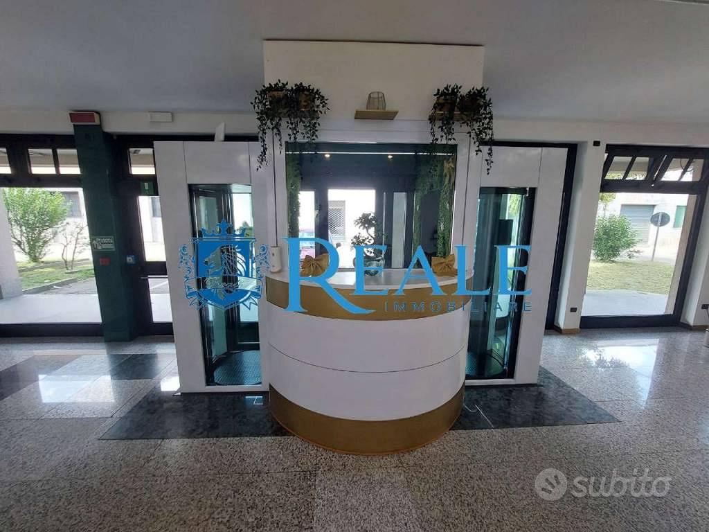 Immobile di 410 m² con 4 locali a Vittuone - Altro
