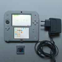 Nintendo 2DS Console + 3 Giochi + Caricatore