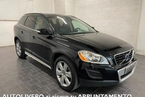 VOLVO XC60 D3 AWD Geartronic Momentum-UNIPRO