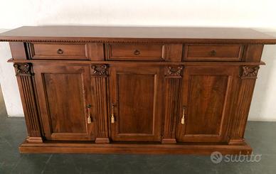 Credenza classica a tre ante in noce nazionale