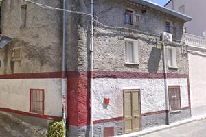 Immobile in asta di 287 m² con 5 locali e box auto