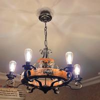 lampadario in legno e ferro battuto 