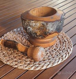 Mortaio rustico in legno con pestello
