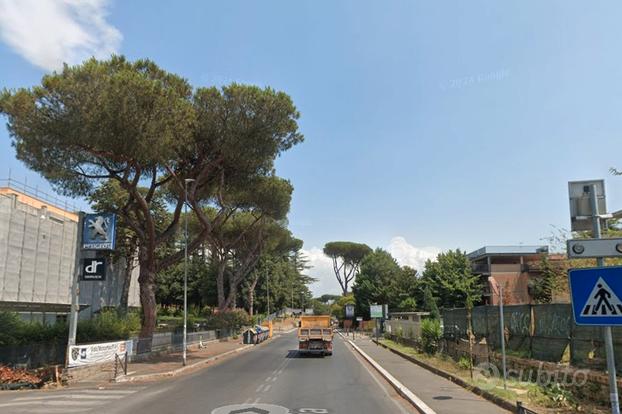 Cassia monolocale con balcone e posto auto