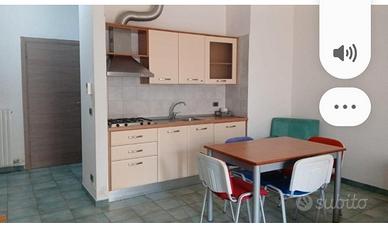 Appartamento ben arredato,giardino comune, p. auto