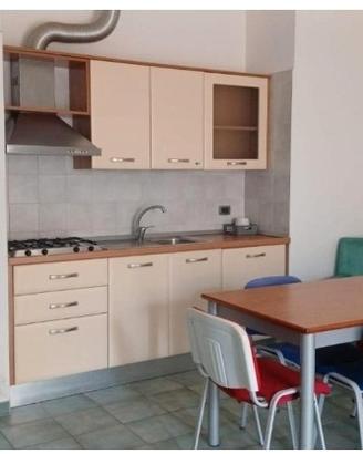 Appartamento ben arredato,giardino comune, p. auto