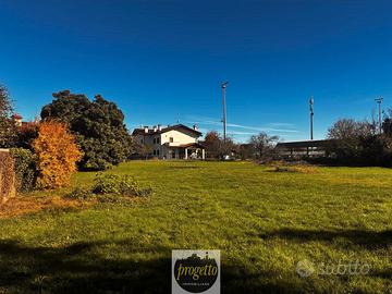 CAPRIVA DEL FRIULI in zona centrale Terreno Edific
