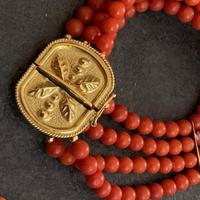 Collana e bracciale con fermaglio in oro