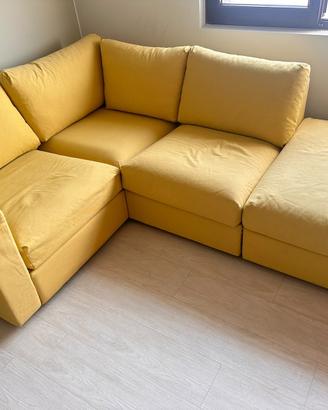 Divano angolare con pouf