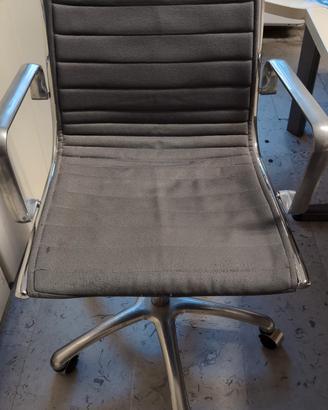 Sedia Ufficio di design nera e acciaio