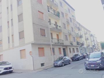 Vercelli-via Pastrengo 9-alloggio mq. 117-doppi ve
