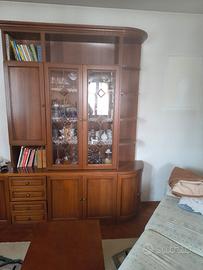 vetrina in noce
