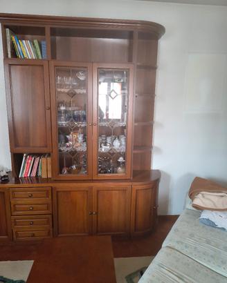 vetrina in noce