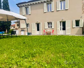 Villa con giardino 10 ospiti 5 minuti centro Lucca