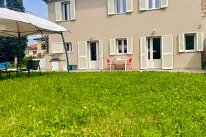 Villa con giardino 10 ospiti 5 minuti centro Lucca